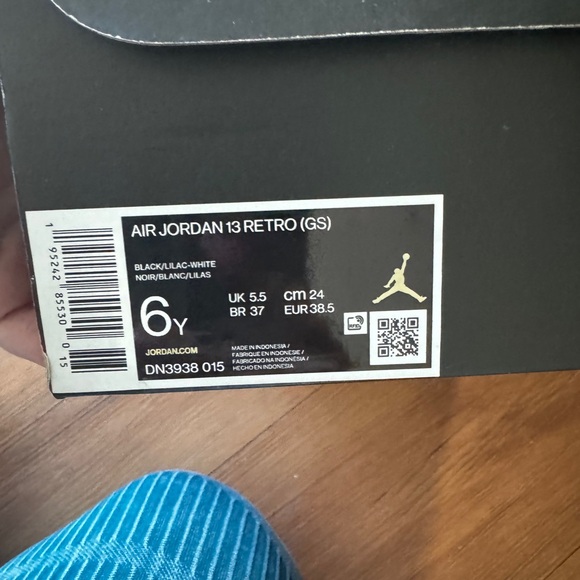 Jordan sneakers - Picture 2 of 2